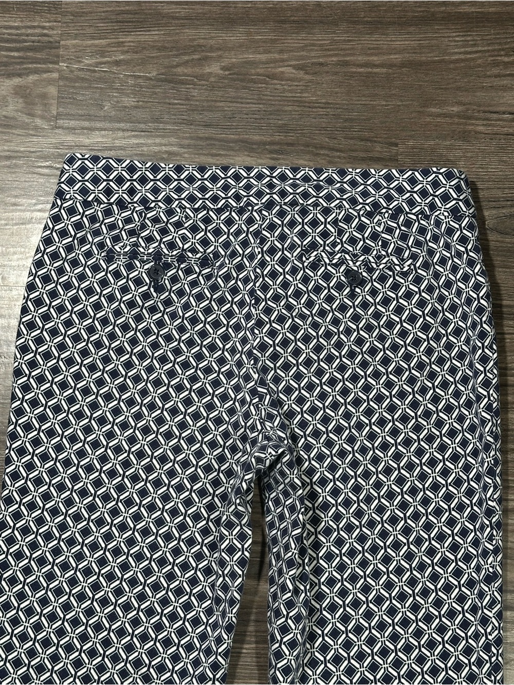 LAUNDRY BY SHELLI SEGAL Navy & White Geometric Print Flat Front Cropped Pants 8 - Picture 8 of 11